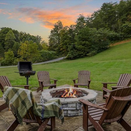 Hot Tub Fire Pit Game Room Theater Easy Access Sleeps 12 - Black Bear Lodge Pigeon Forge Exterior photo