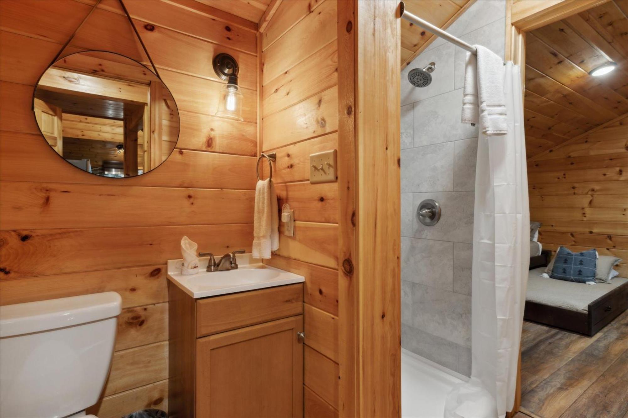 Hot Tub Fire Pit Game Room Theater Easy Access Sleeps 12 - Black Bear Lodge Pigeon Forge Exterior photo