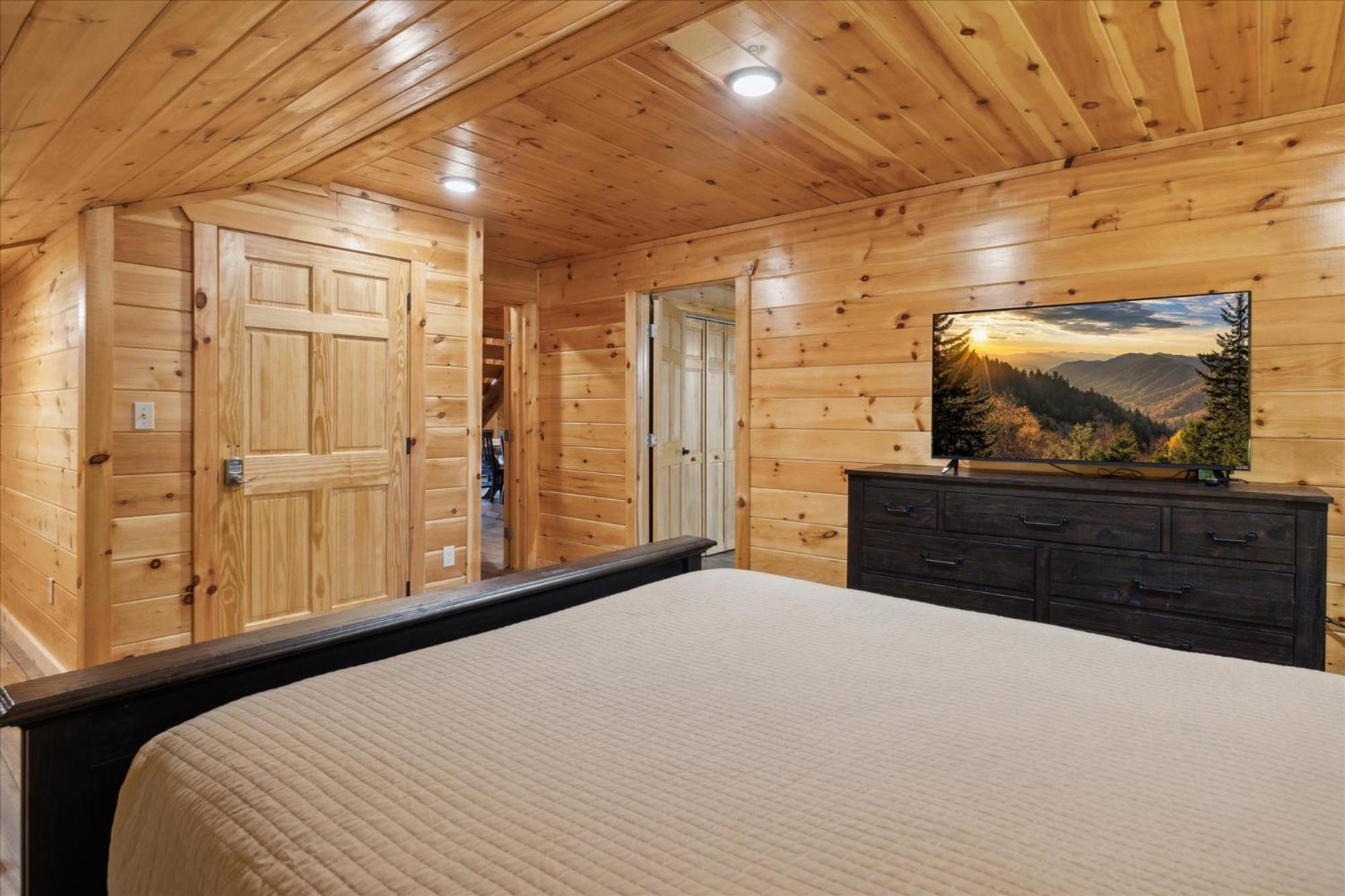 Hot Tub Fire Pit Game Room Theater Easy Access Sleeps 12 - Black Bear Lodge Pigeon Forge Exterior photo