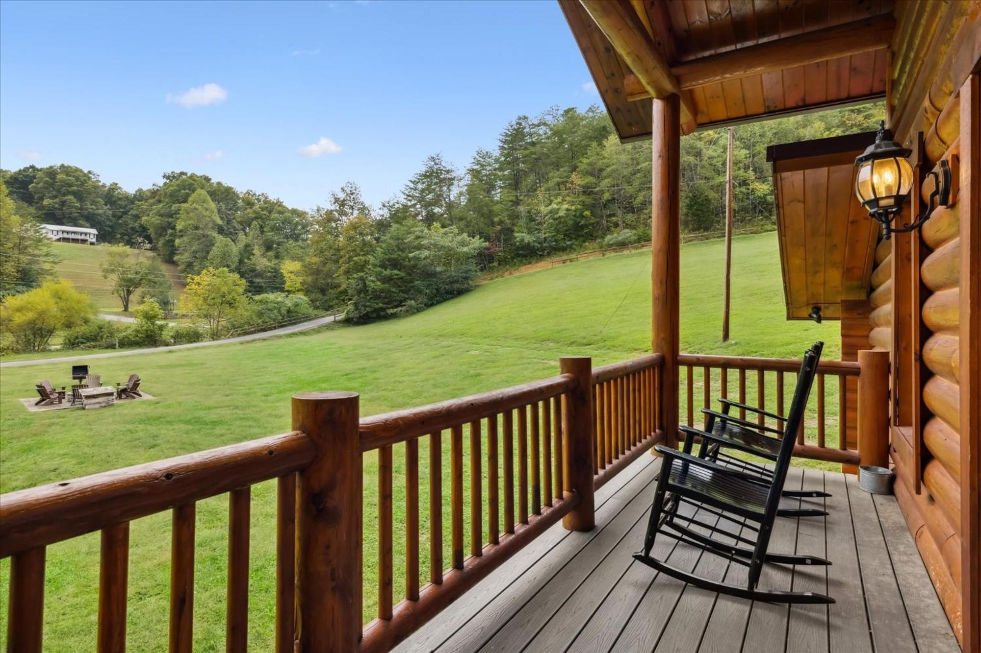 Hot Tub Fire Pit Game Room Theater Easy Access Sleeps 12 - Black Bear Lodge Pigeon Forge Exterior photo