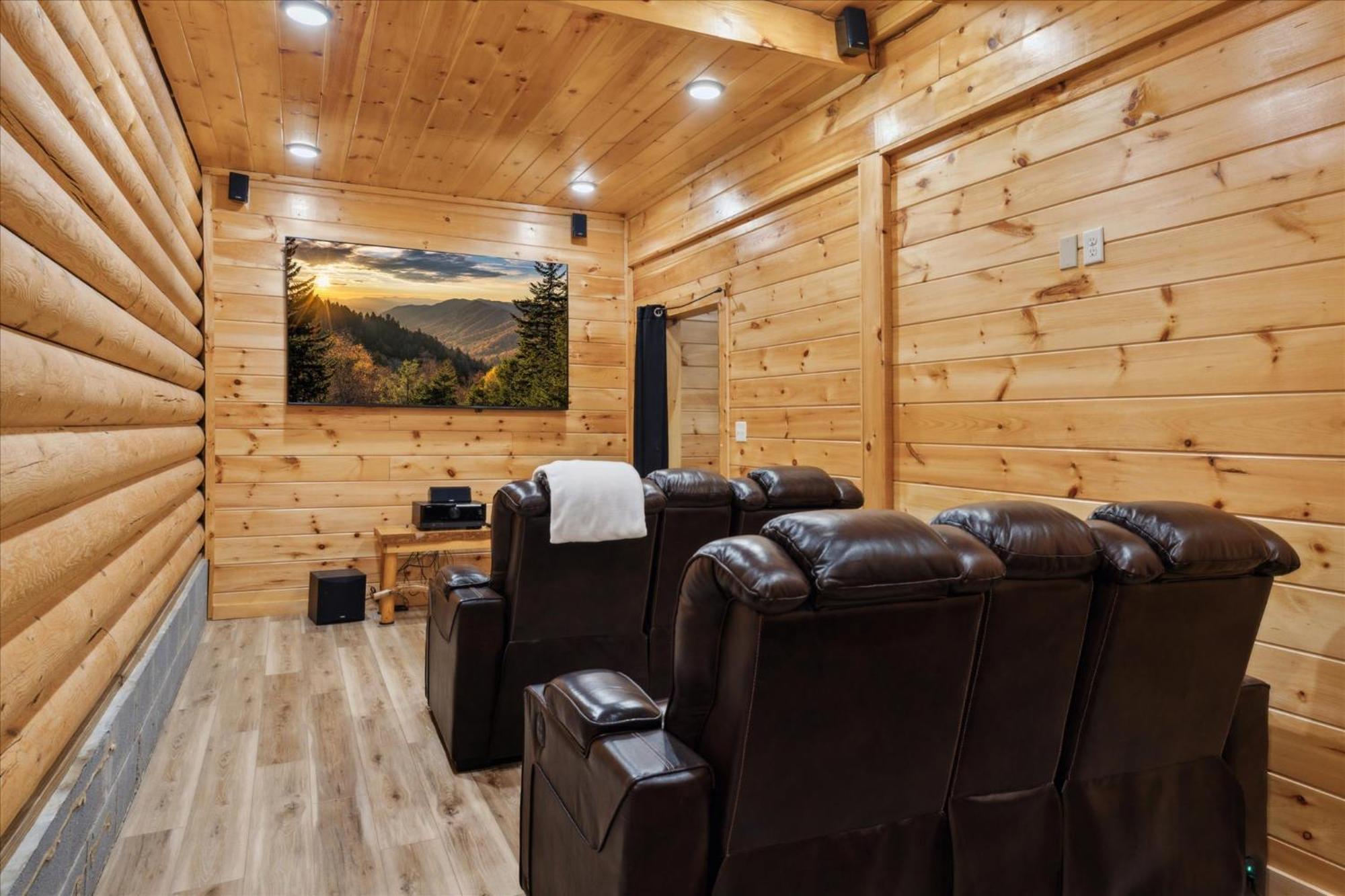 Hot Tub Fire Pit Game Room Theater Easy Access Sleeps 12 - Black Bear Lodge Pigeon Forge Exterior photo