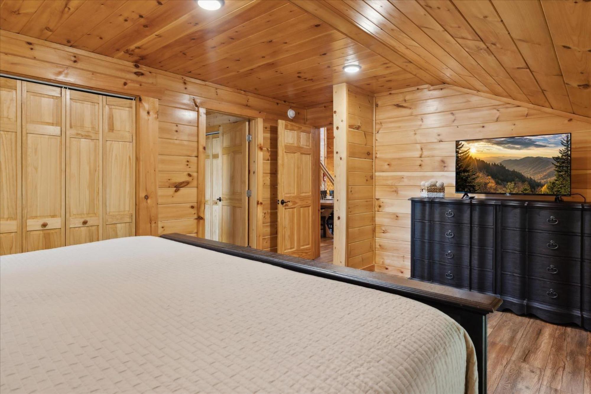 Hot Tub Fire Pit Game Room Theater Easy Access Sleeps 12 - Black Bear Lodge Pigeon Forge Exterior photo